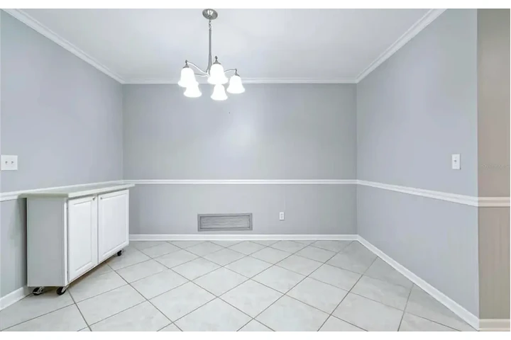 $2000 : Modern 3 bedroom and 2 bath image 5