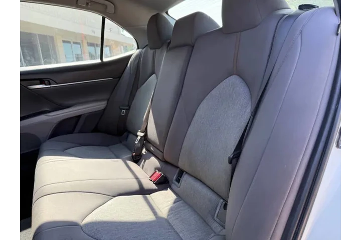 2020 Camry LE image 8