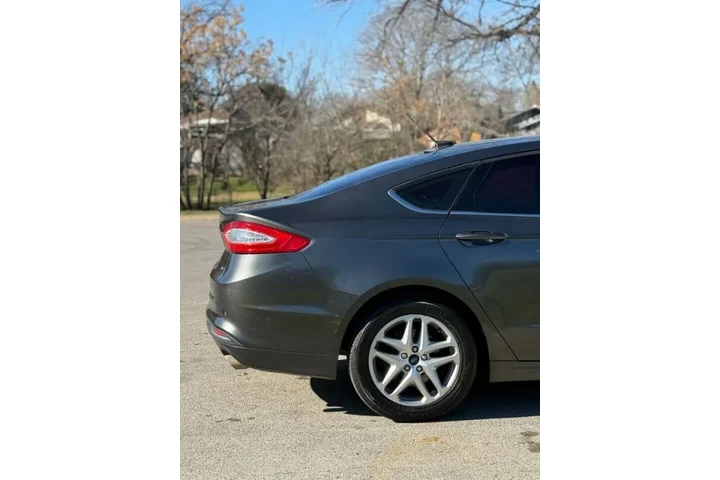 $4990 : 2016 Fusion SE image 3