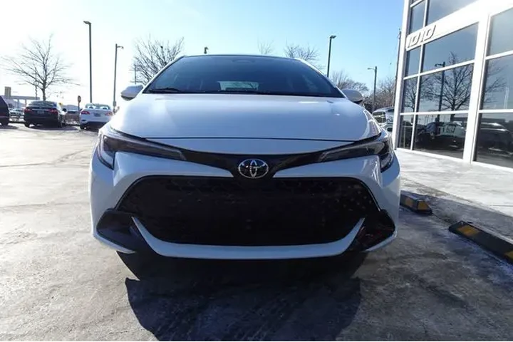 $18999 : 2023 Corolla Hatchback image 3