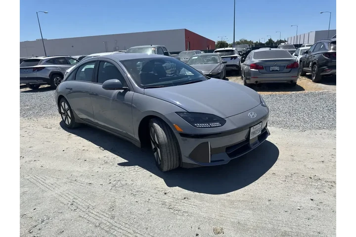 $23084 : Hyundai IONIQ 6 2024 SE 4dr image 3