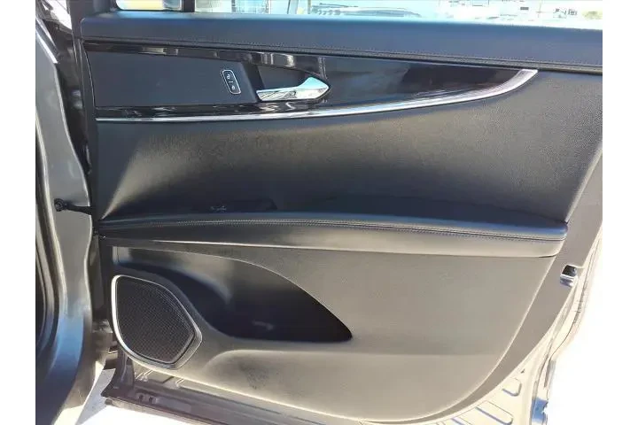 $39995 : Lincoln Nautilus 2023 AWD Re image 8