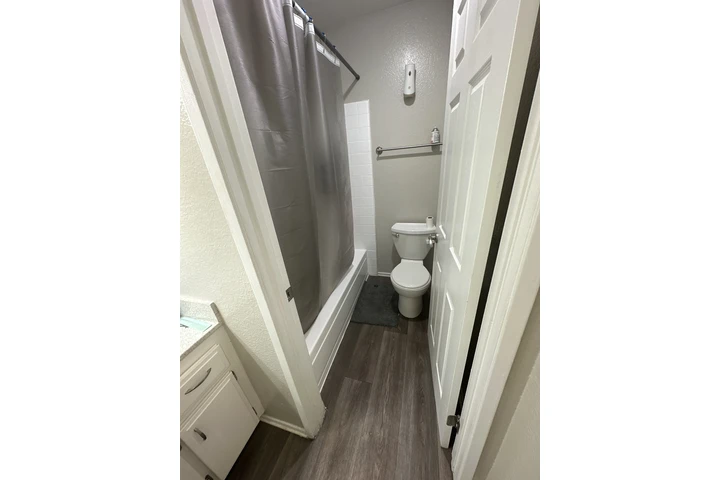 $1000 : RENTO CUARTO EN WHITTIER image 1