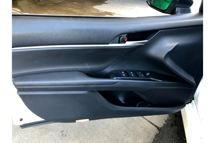 $16210 : 2018 Camry LE image 9