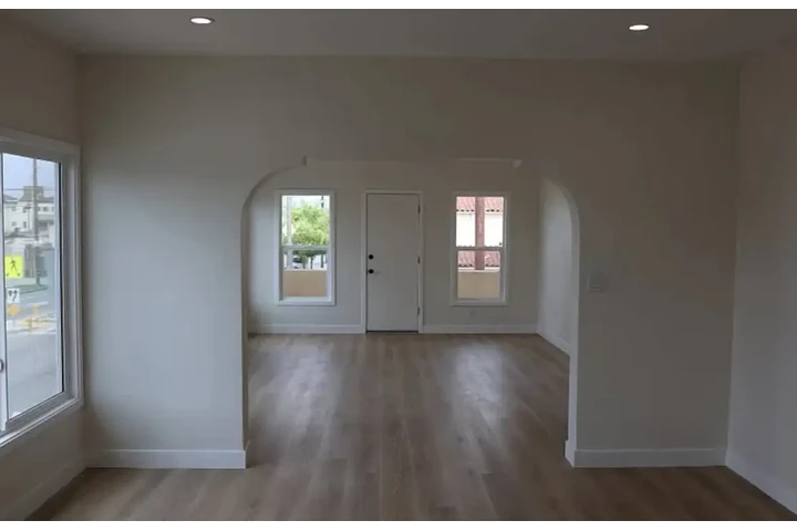 $2100 : 3Bed 2Bath Apt in LA for rent image 10