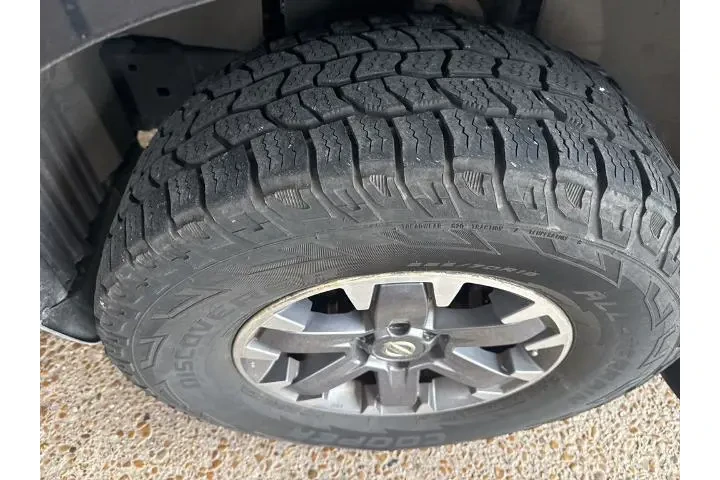 $13608 : Nissan Frontier 2016 4x4 SV image 2