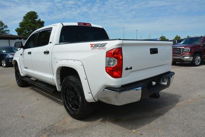 2015 Tundra SR5 image 9