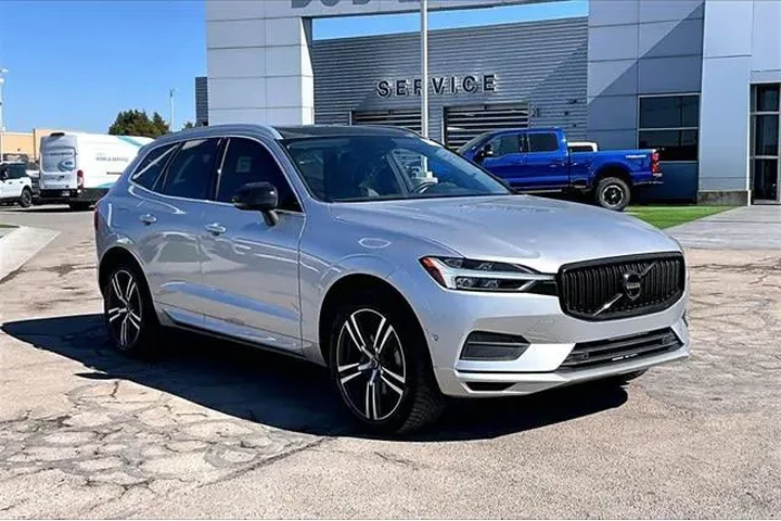 $22742 : Volvo XC60 2019 T5 Momentum image 2