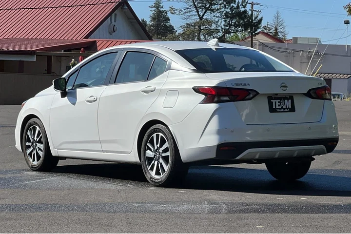$15552 : Nissan Versa 2021 SV 4dr Sed image 6