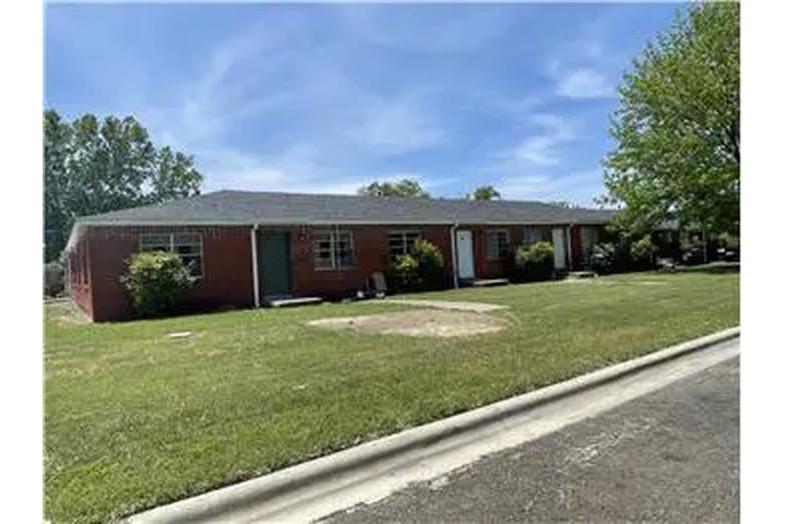 $750 : Rental property with 2 bedro image 2