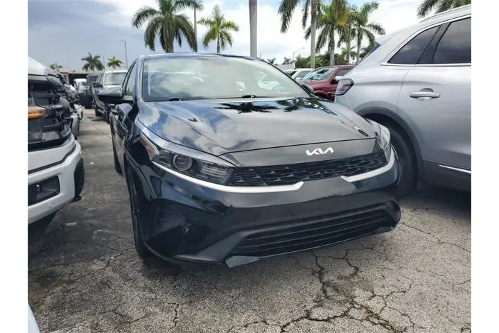 $15490 : Kia Forte 2023 LXS 4dr Sedan image 2