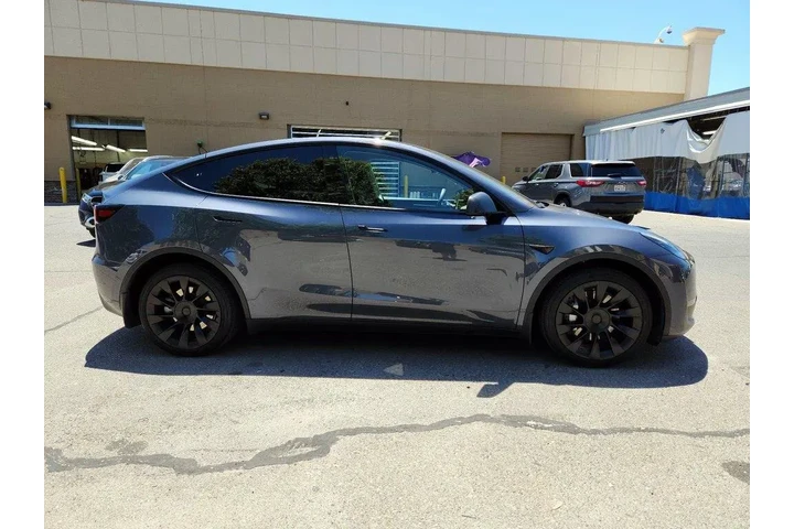 $33998 : Tesla Model Y 2023 AWD Long image 4