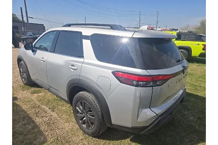 $29423 : Nissan Pathfinder 2025 SV 4d image 2