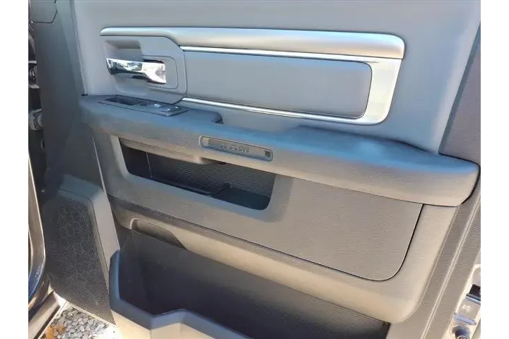 $27995 : Ram 1500 Classic 2024 4x4 SL image 8