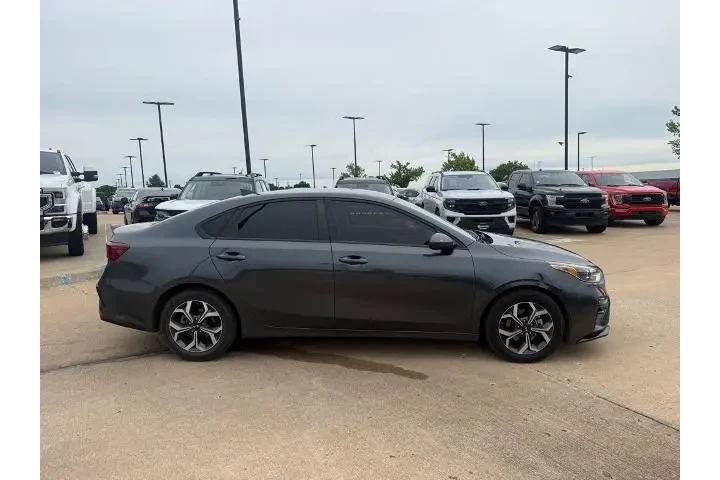 $14492 : Kia Forte 2019 LXS 4dr Sedan image 2