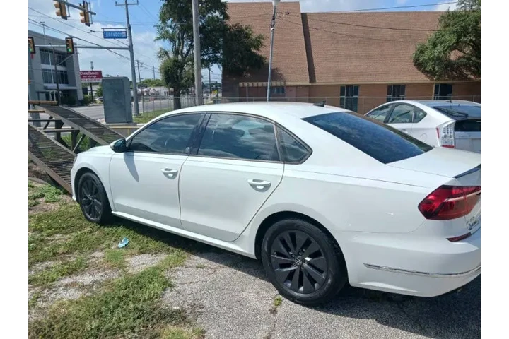 $13900 : 2019 Passat Wolfsburg image 9