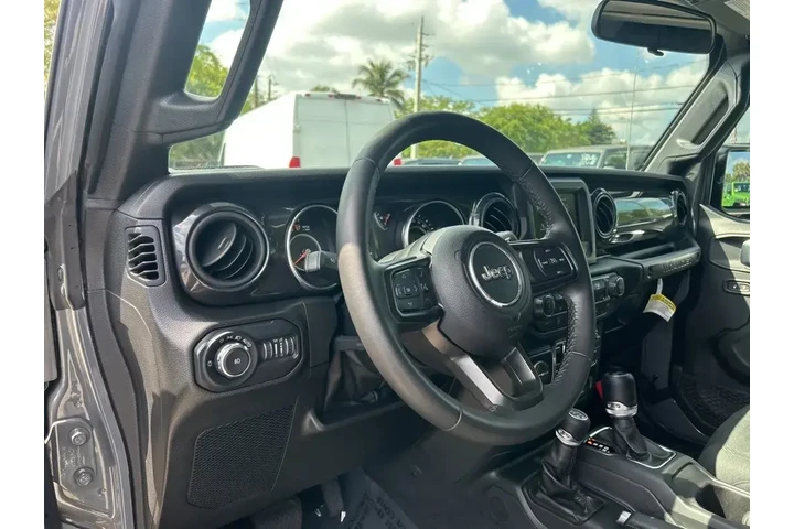 $32995 : Jeep Wrangler Unlimited 2022 image 10