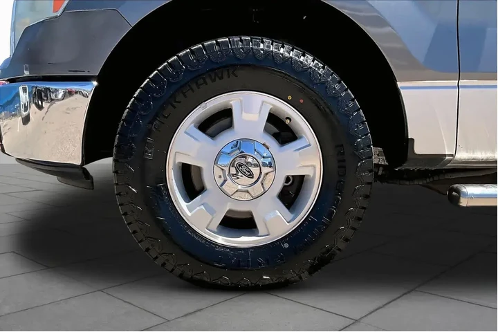 $11553 : Ford F-150 2009 4x2 XL 4dr S image 9