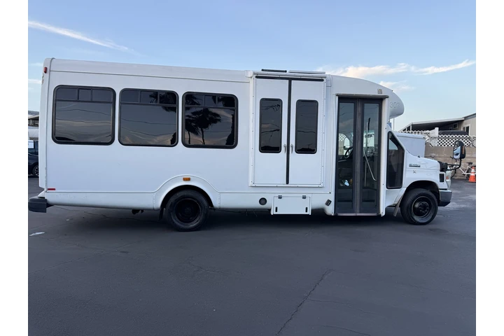 $18500 : Party Bus Ford E-450 2012 image 4