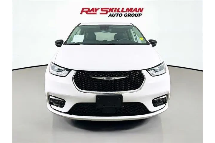 $29975 : Chrysler Pacifica 2024 Touri image 2