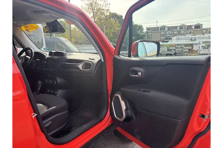 $10499 : 2016 Renegade Latitude image 7
