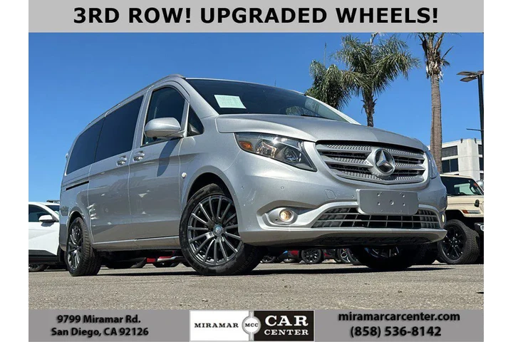 $30997 : 2016 Metris Passenger Van RWD image 2