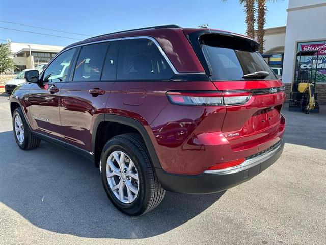 $45995 : Pre-Owned 2022 Grand Cherokee image 8