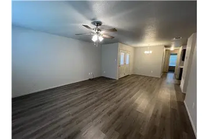 $1500 : Rental property with 3 bedro image 2