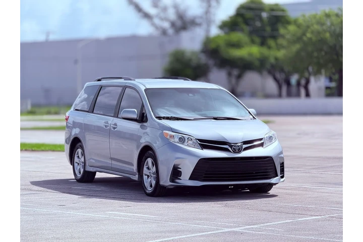 $17995 : Toyota Sienna image 7