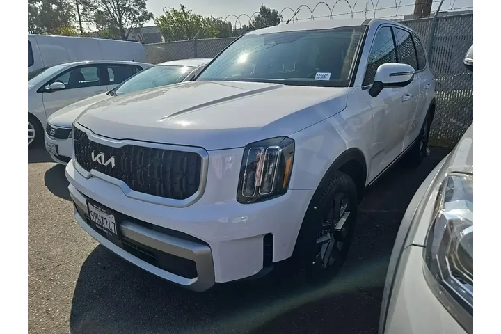 $34311 : Kia Telluride 2024 LX 4dr SU image 3