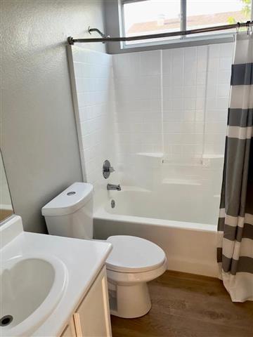 $1300 : North Las Vegas image 3