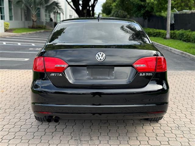 $7900 : Wolkswagen Jetta image 3