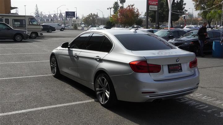 3 Series 330i image 6