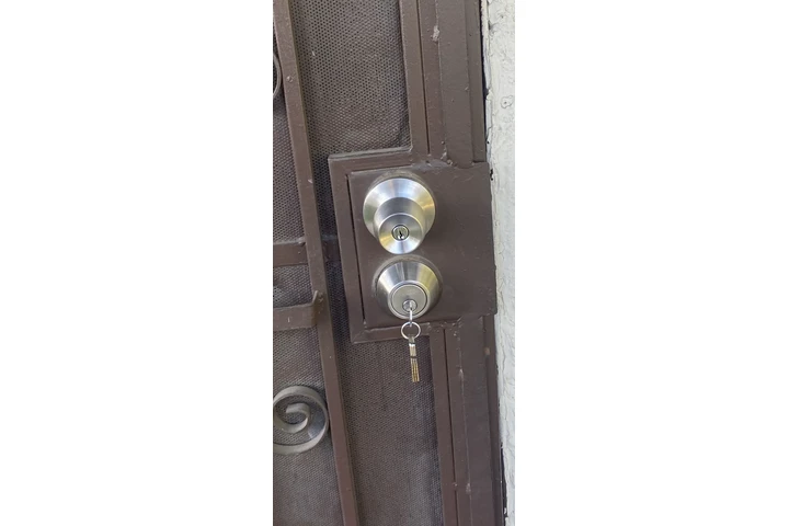 LOCKSMITH CERRAJERO image 2