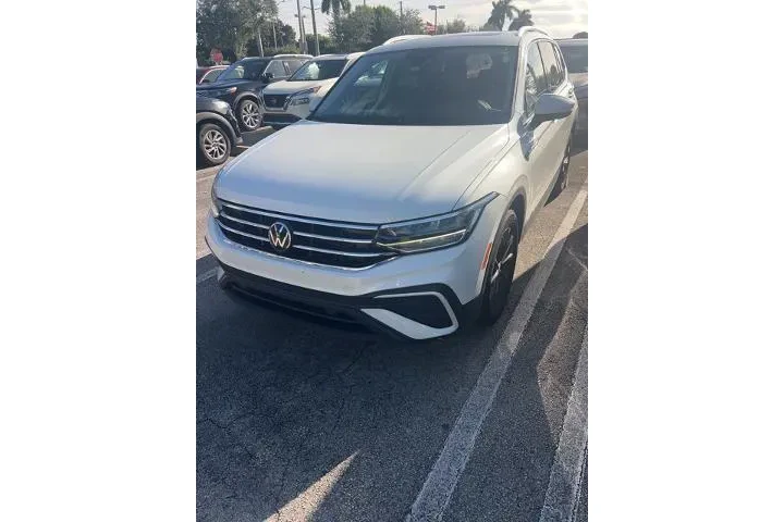 $18590 : Volkswagen Tiguan 2023 SE 4d image 1