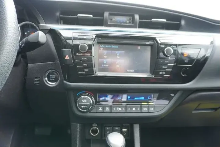 $13988 : Toyota Corolla 2016 S 4dr Se image 9