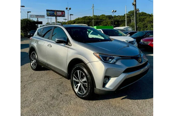 $8900 : 2017 RAV4 XLE image 1