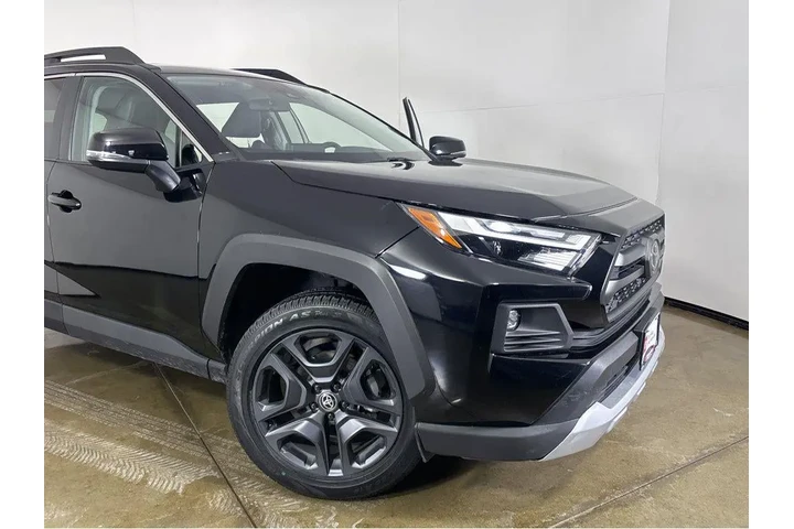 $31000 : Gold Certified2024 RAV4 Adven image 9