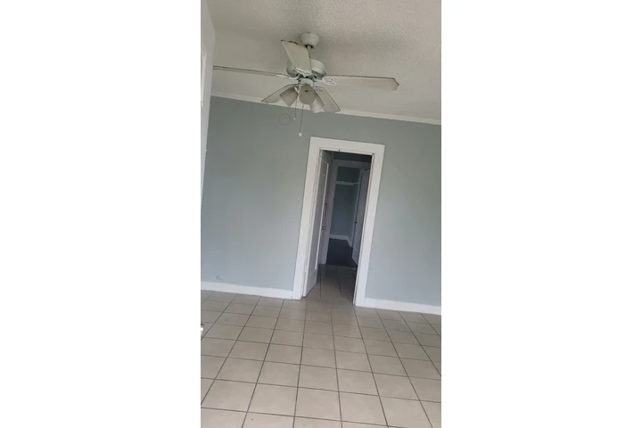 $1650 : Single Bungalow townhouse image 3