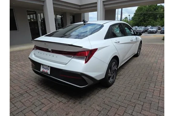 $23995 : Hyundai ELANTRA 2025 SEL Spo image 6