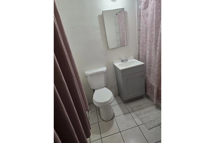 $1400 : Atlantic Ave Y Rosecrans image 1