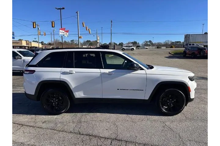 $30980 : Jeep Grand Cherokee 2024 4x4 image 2