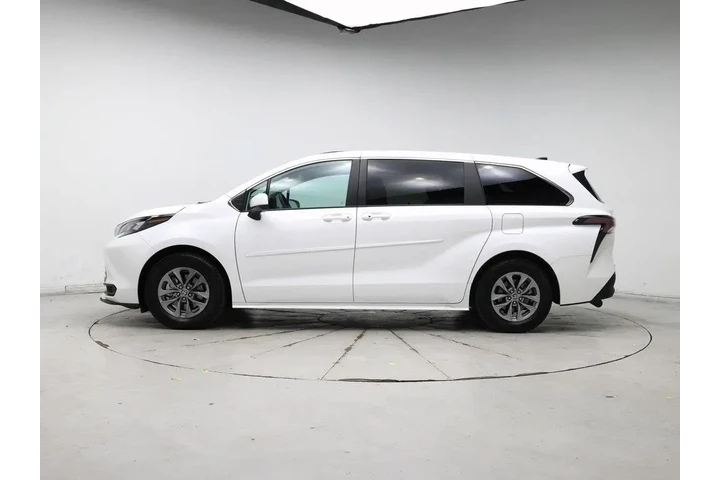 $39998 : Toyota Sienna 2024 AWD LE 8- image 3