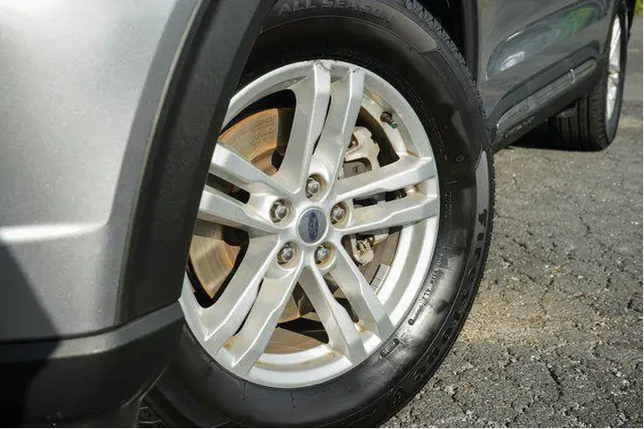 $24274 : Ford Explorer 2022 XLT 4dr S image 2