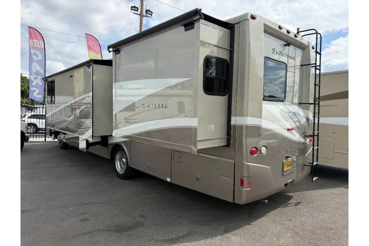 $68500 : 2017 Winnebago Sightseer 35G image 9