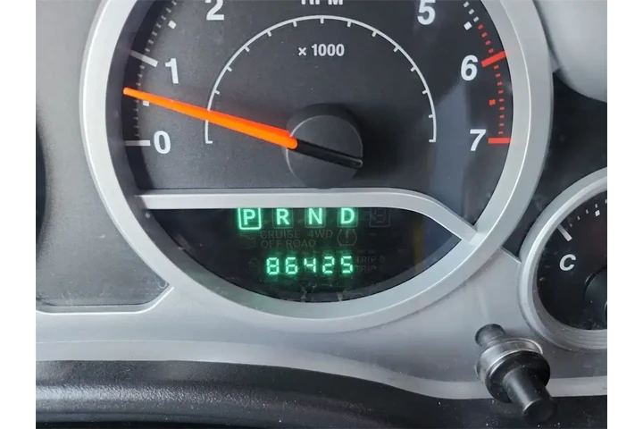 $13000 : Jeep Wrangler 2010 4x4 Sport image 5