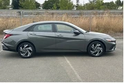 $24990 : Hyundai ELANTRA Hybrid 2025 thumbnail