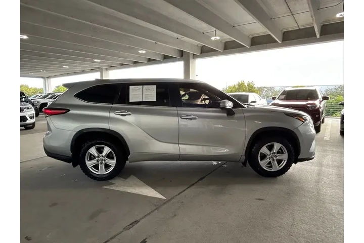 $32555 : Toyota Highlander 2023 AWD L image 4