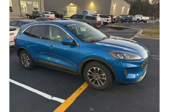 $14988 : Ford Escape 2021 SE 4dr SUV image 2