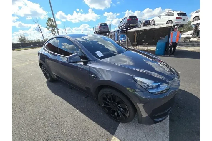 $28990 : Tesla Model Y 2023 AWD 4dr C image 3